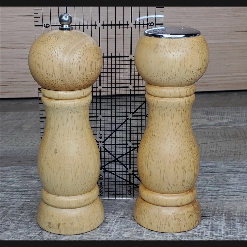 Farberware Wooden 6" Salt Pepper Shaker Natural Wood grain Silver Tone Top 80’s - Picture 2 of 7